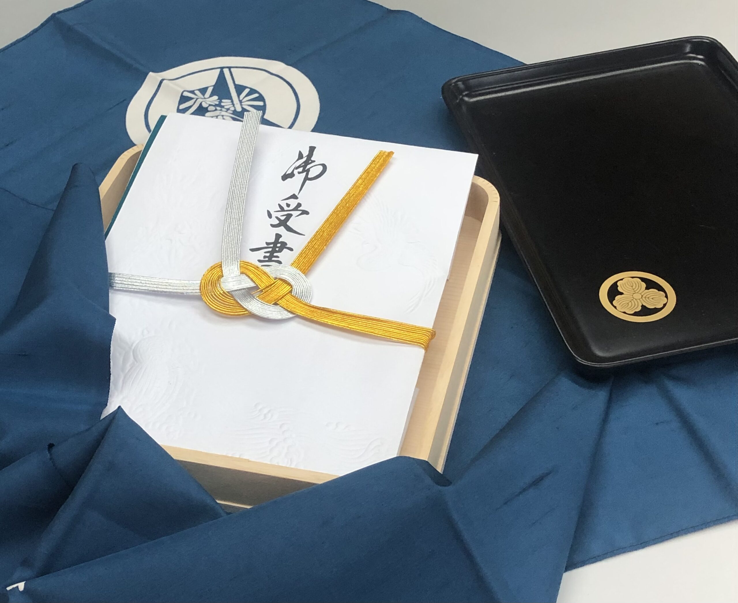 受書は風呂敷に包んで持参